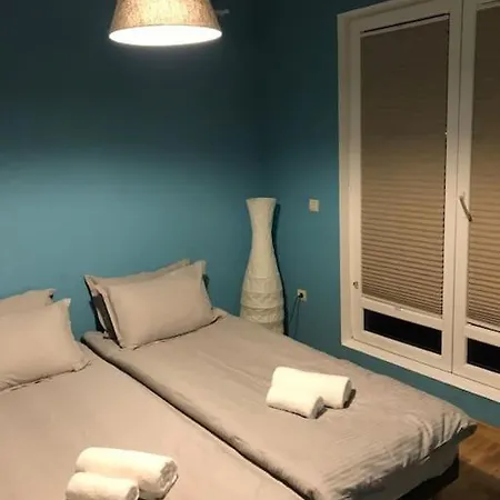 Rooftop Flat With 80m2 Balcony + Garage Apartment *
